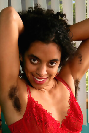 hd-photo-and-video-gallery-elise-and-her-furry-legs