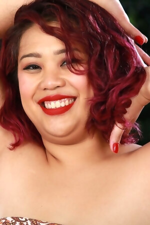hd-photo-and-video-gallery-plump-asian-babe-mandy-s-bushy-snatch
