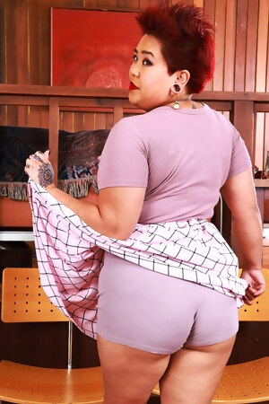 hd-photo-and-video-gallery-asian-bbw-mandy-stripping-nude