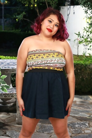 hd-photo-and-video-gallery-thick-asian-chick-mandy-flaunting-bush