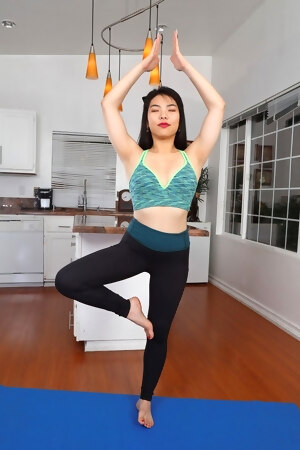 hd-photo-and-video-gallery-nude-goregous-nari-getting-fit