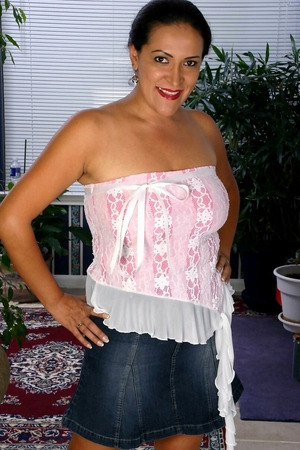 hd-photo-and-video-gallery-foxy-hairy-momma-olympia